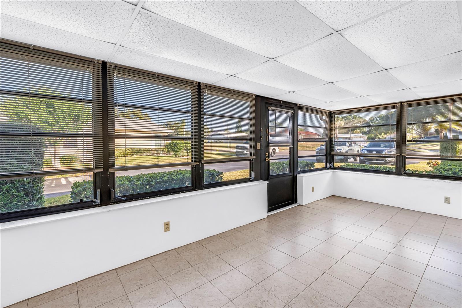 2740 HIGHLANDS BLVD #B — photo 25