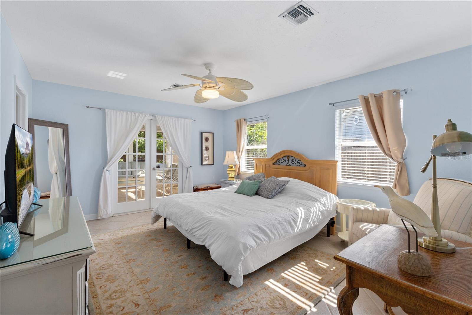7860 HOLIDAY DR — photo 12