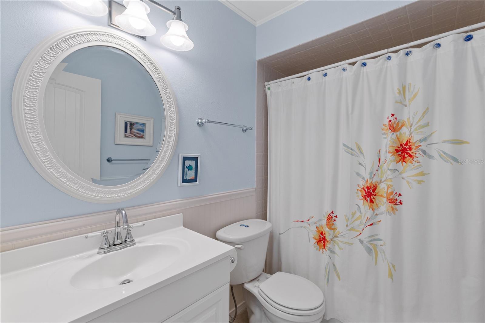 7860 HOLIDAY DR — photo 27