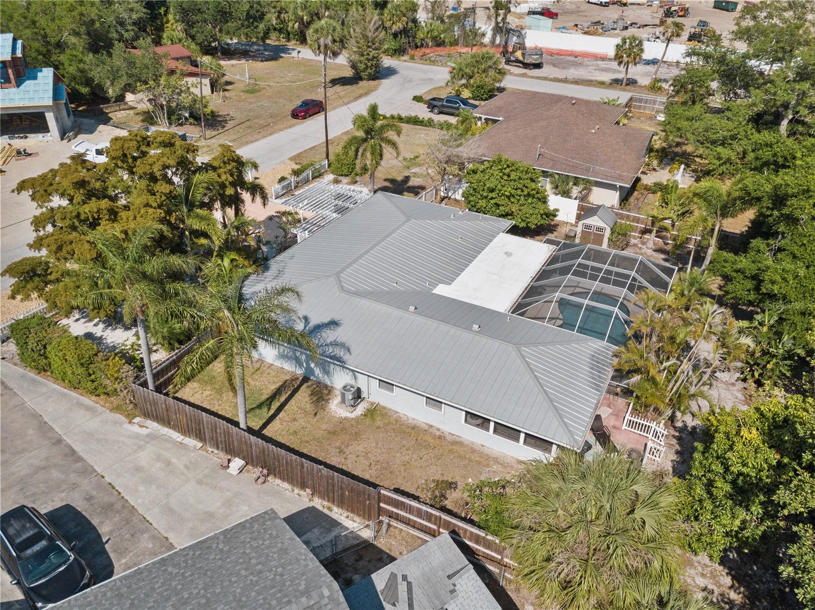 7860 HOLIDAY DR — photo 16