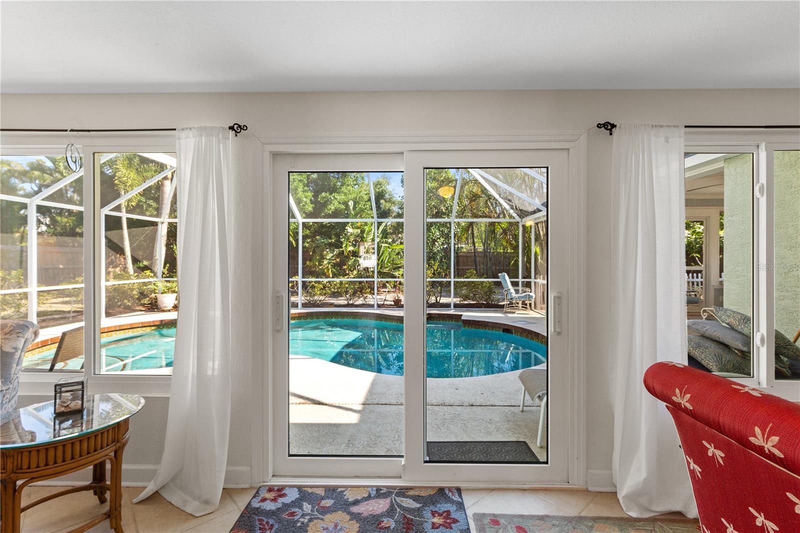 7860 HOLIDAY DR — photo 13