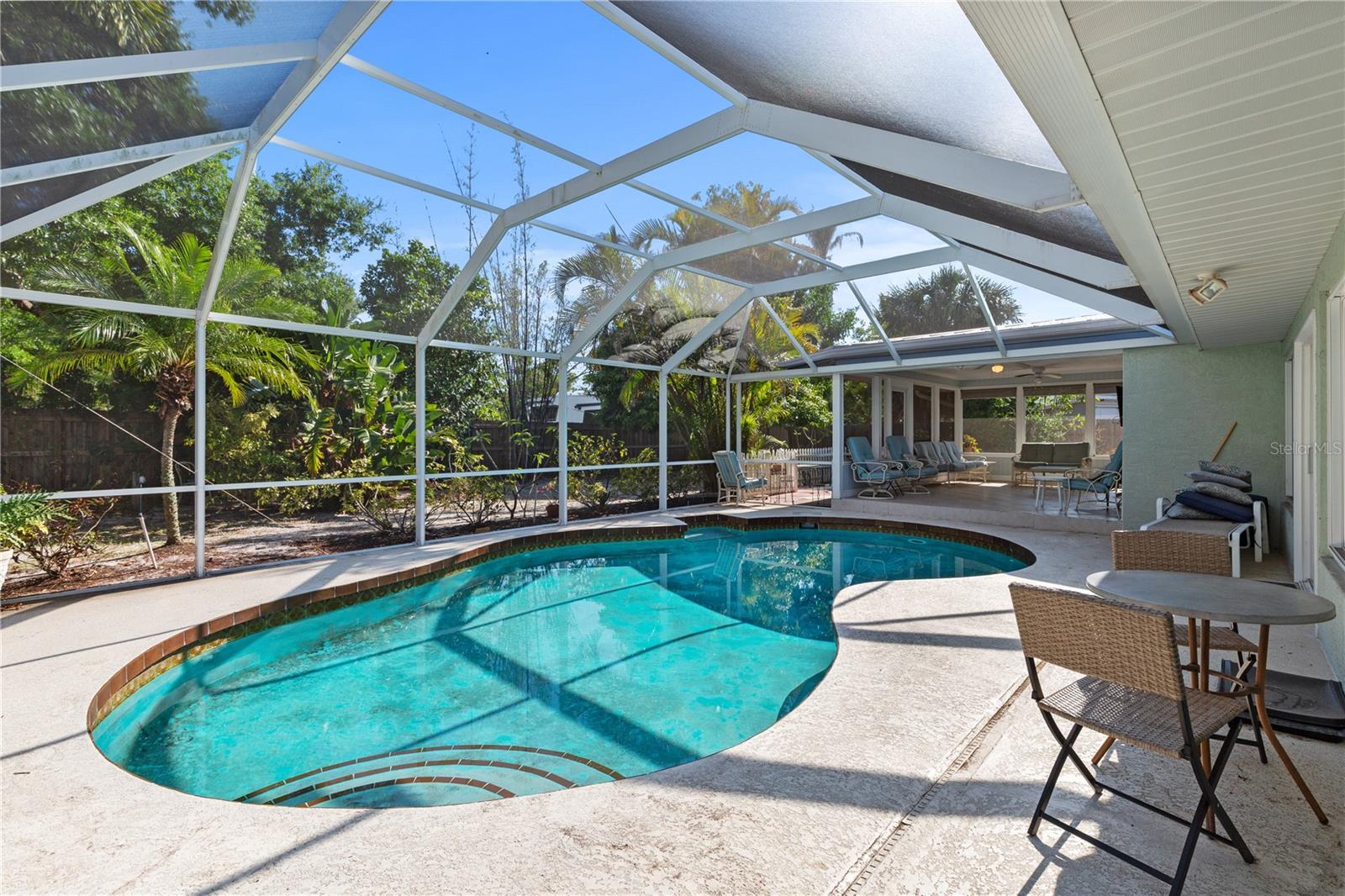 7860 HOLIDAY DR — photo 23