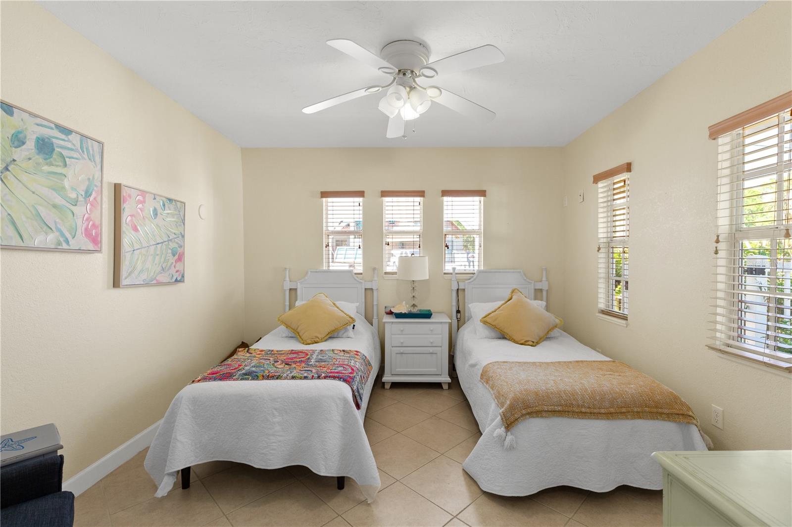 7860 HOLIDAY DR — photo 31