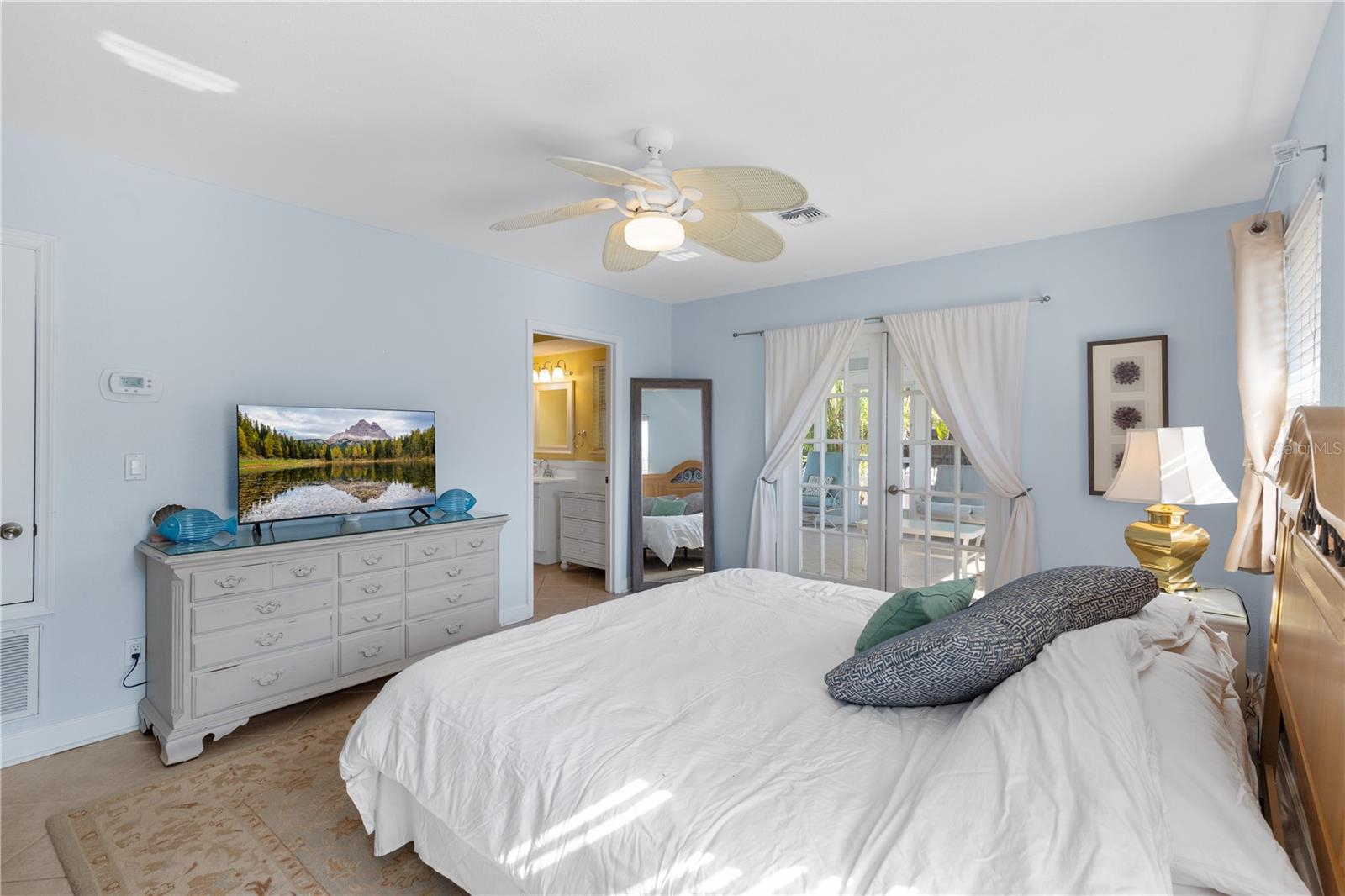 7860 HOLIDAY DR — photo 11