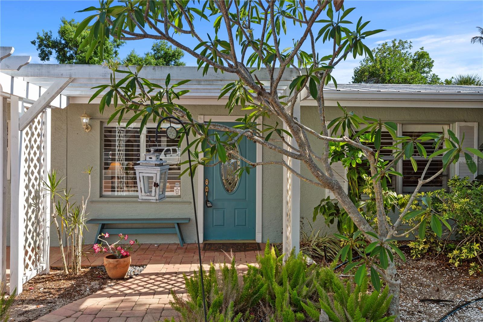 7860 HOLIDAY DR — photo 36
