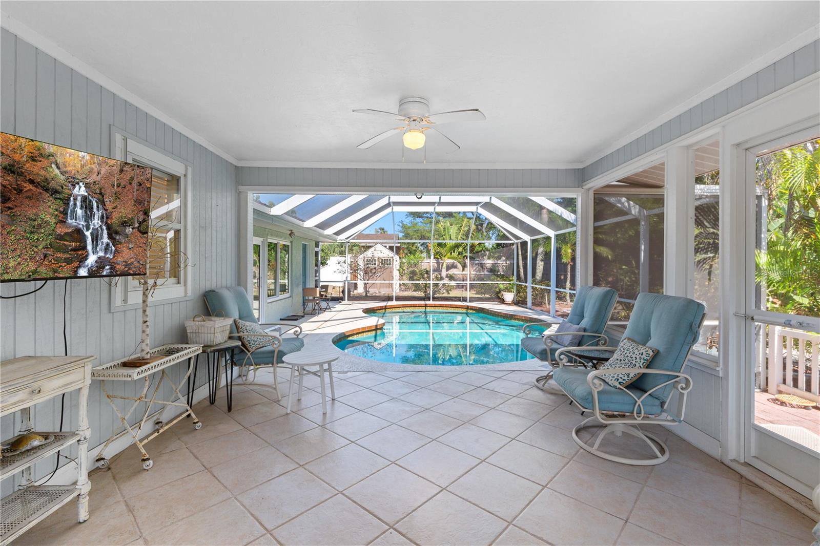 7860 HOLIDAY DR — photo 33