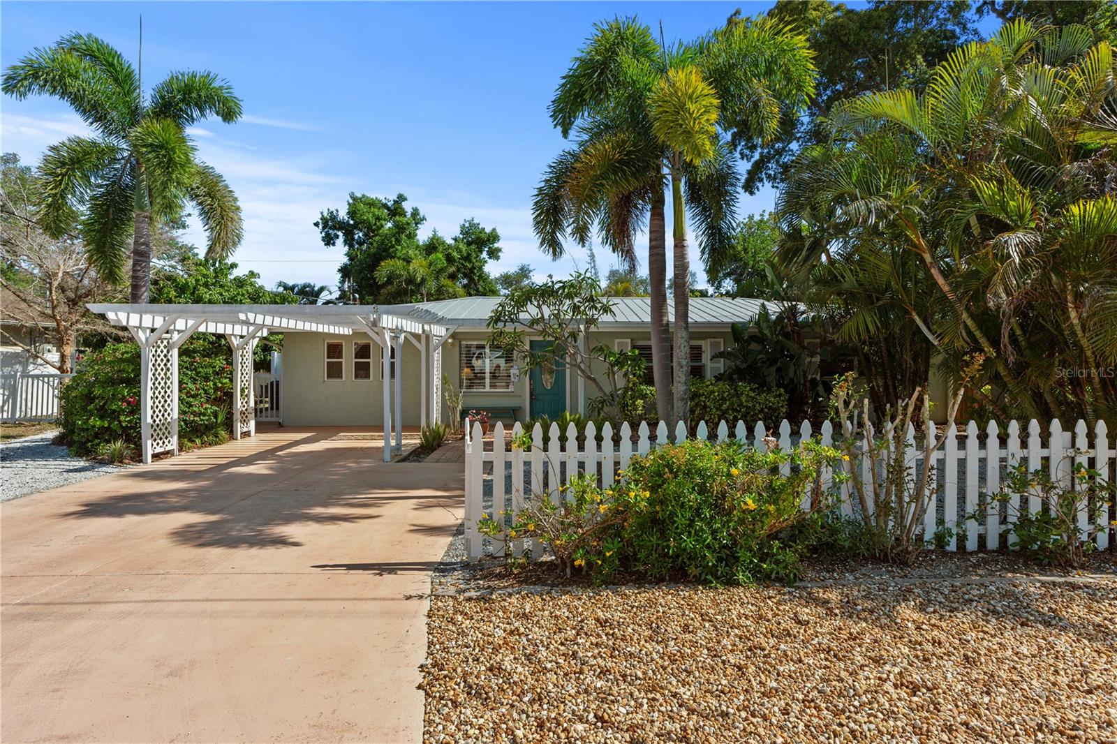 7860 HOLIDAY DR — photo 38