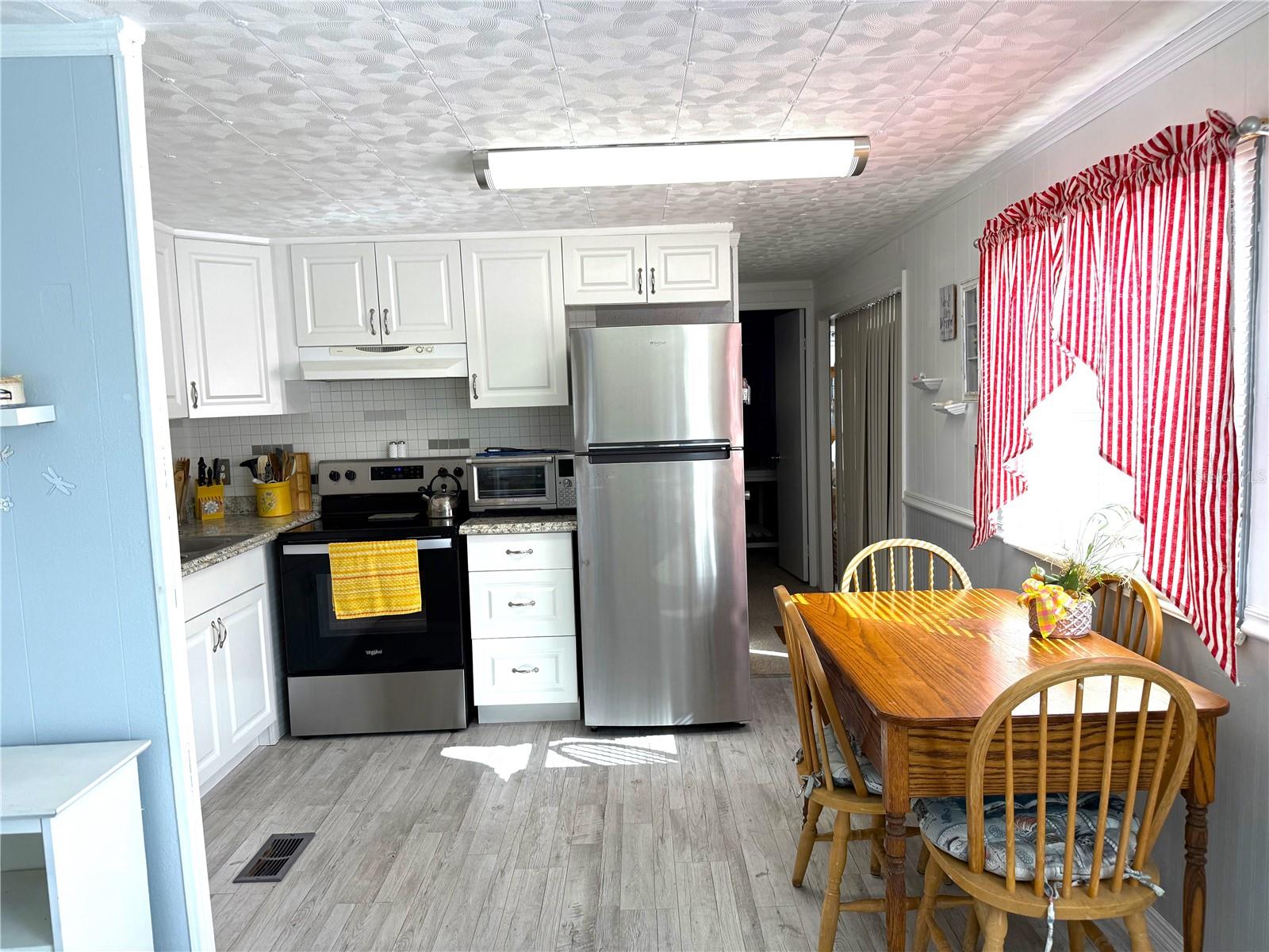 527 BLACKBURN BLVD — photo 6