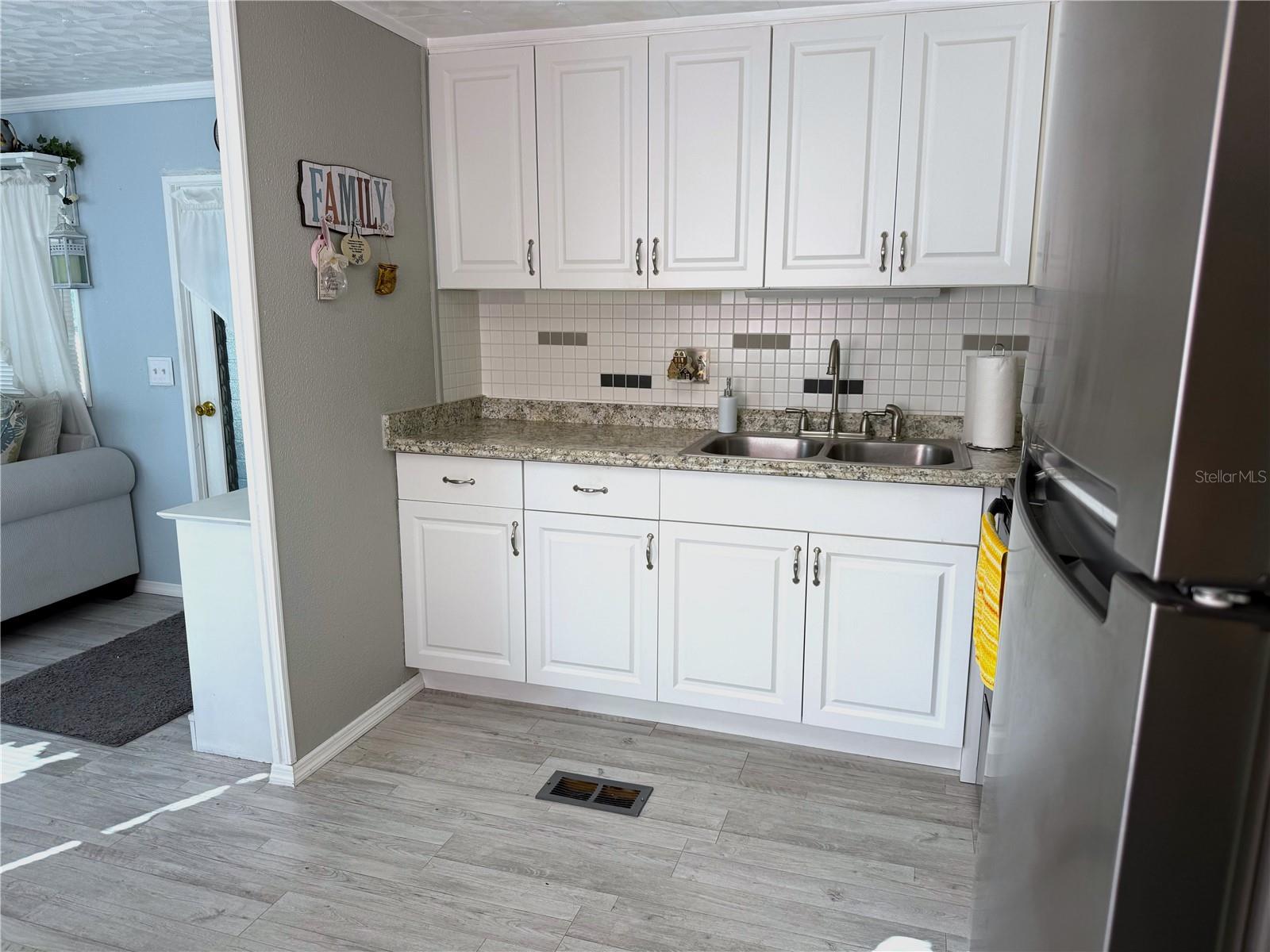 527 BLACKBURN BLVD — photo 7