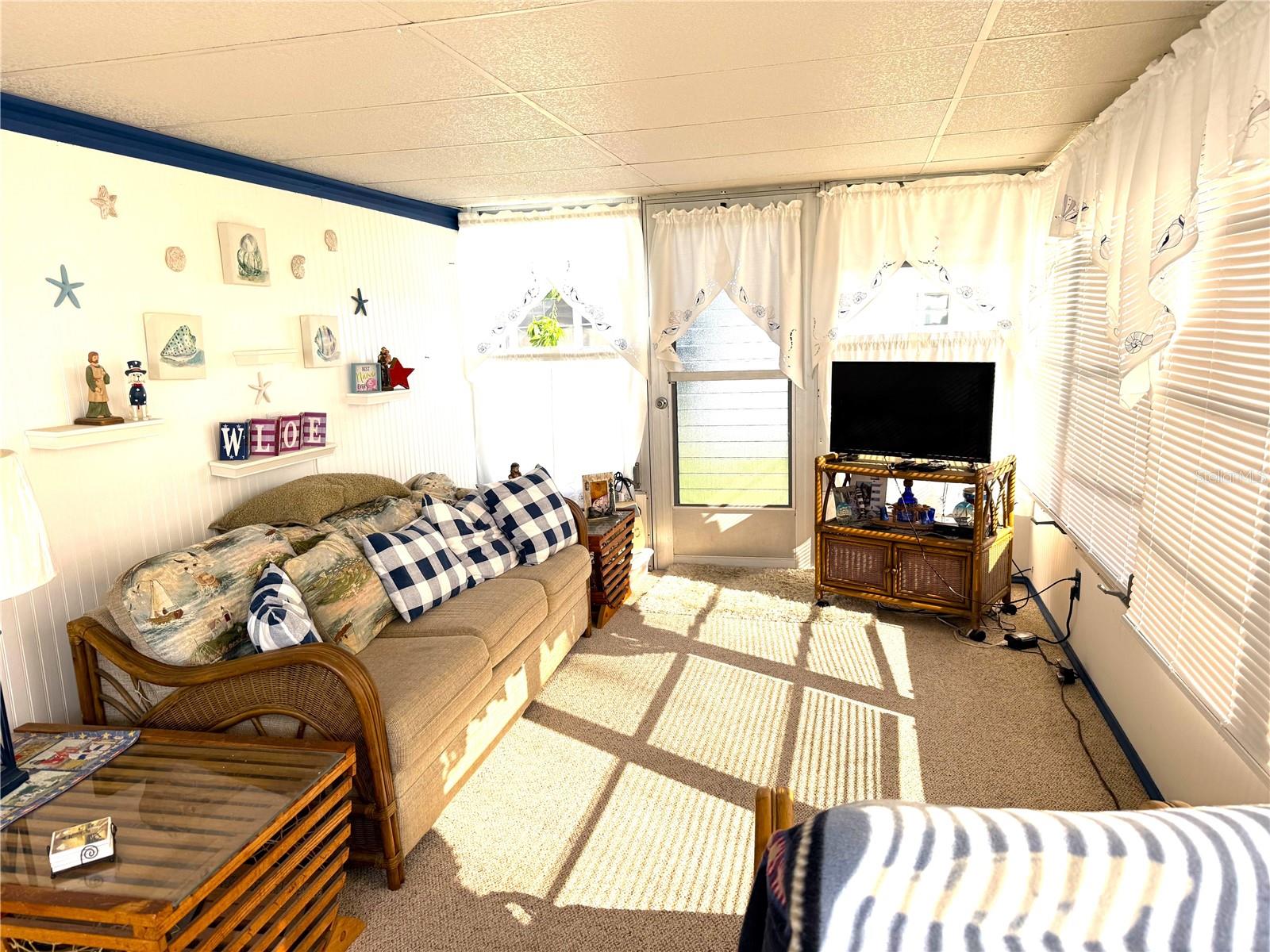527 BLACKBURN BLVD — photo 12