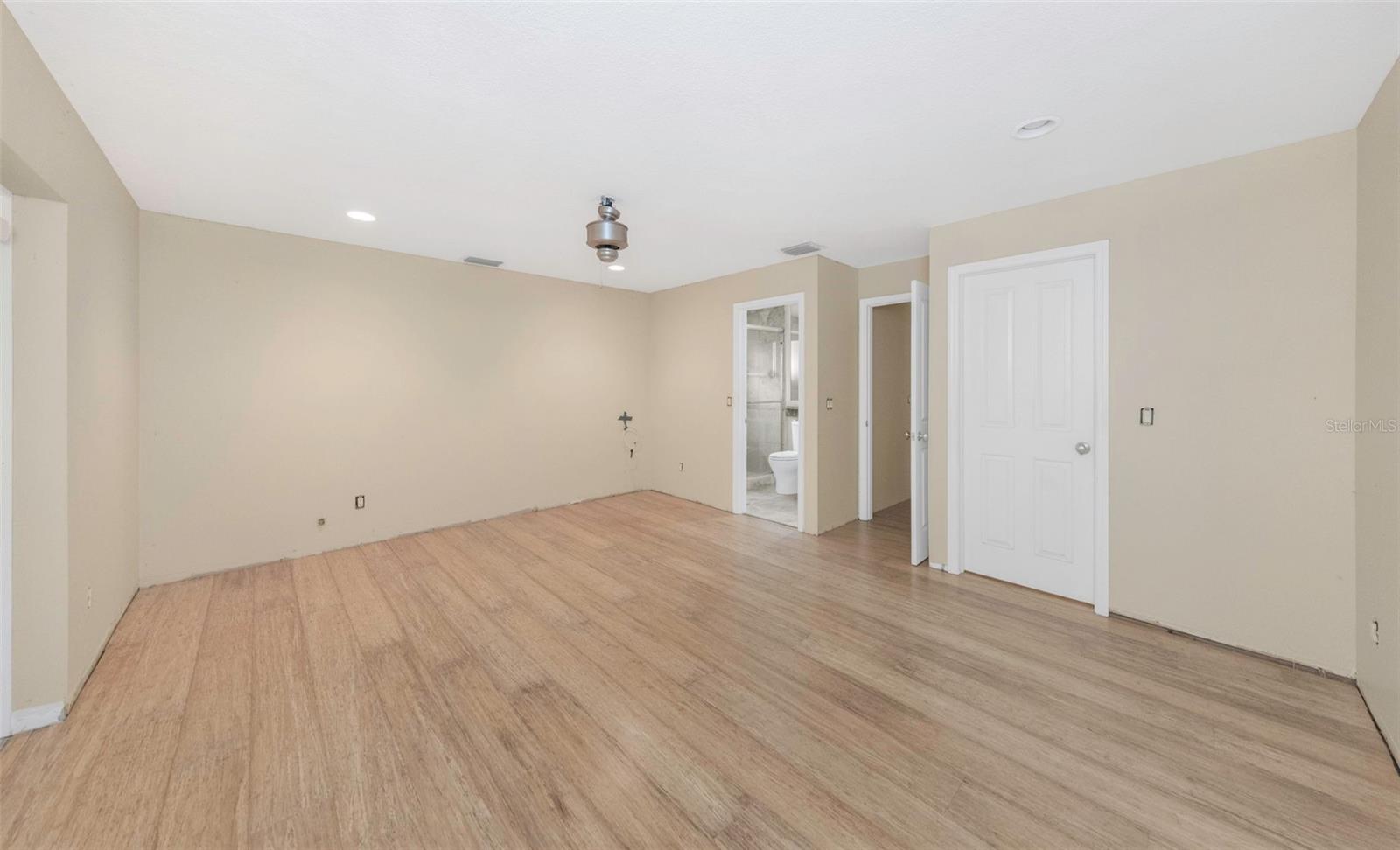 4101 WINDTREE DR — photo 12