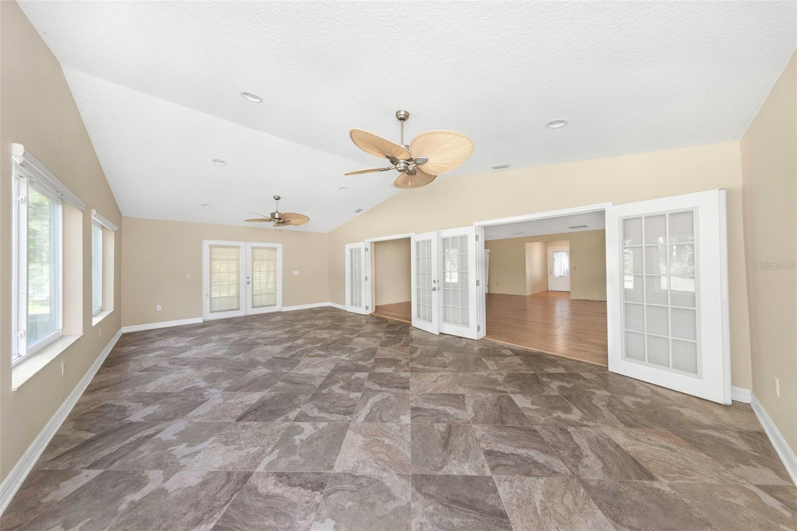 4101 WINDTREE DR — photo 10