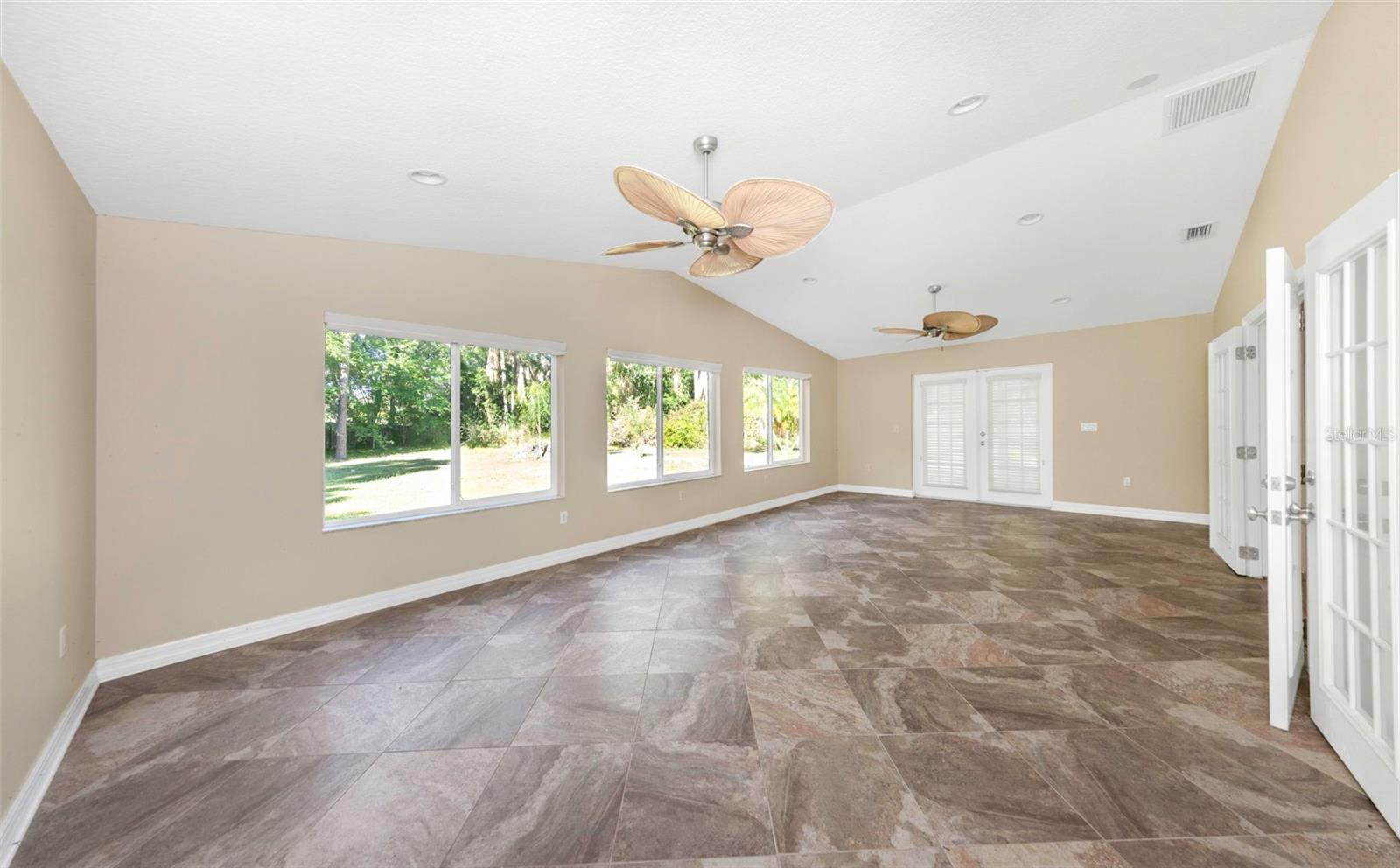 4101 WINDTREE DR — photo 9