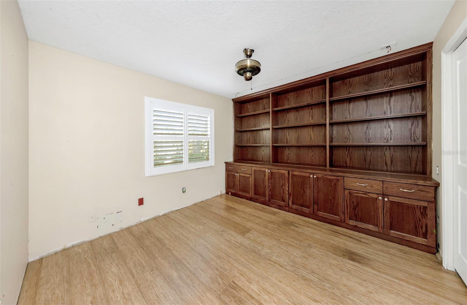 4101 WINDTREE DR — photo 16