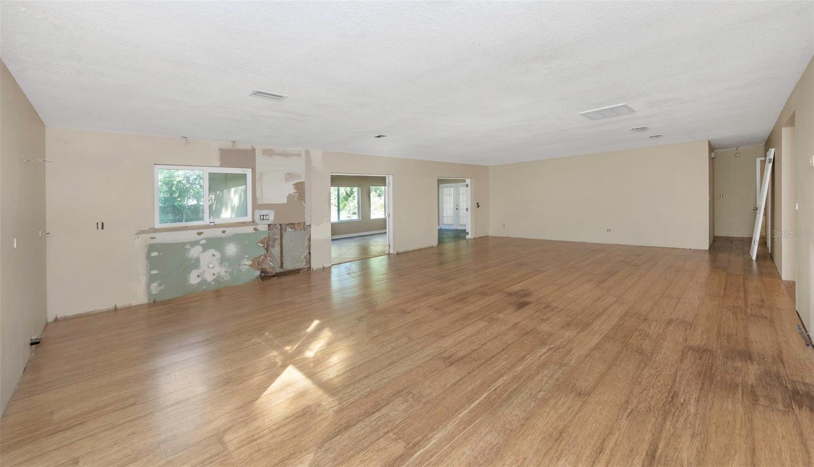 4101 WINDTREE DR — photo 8