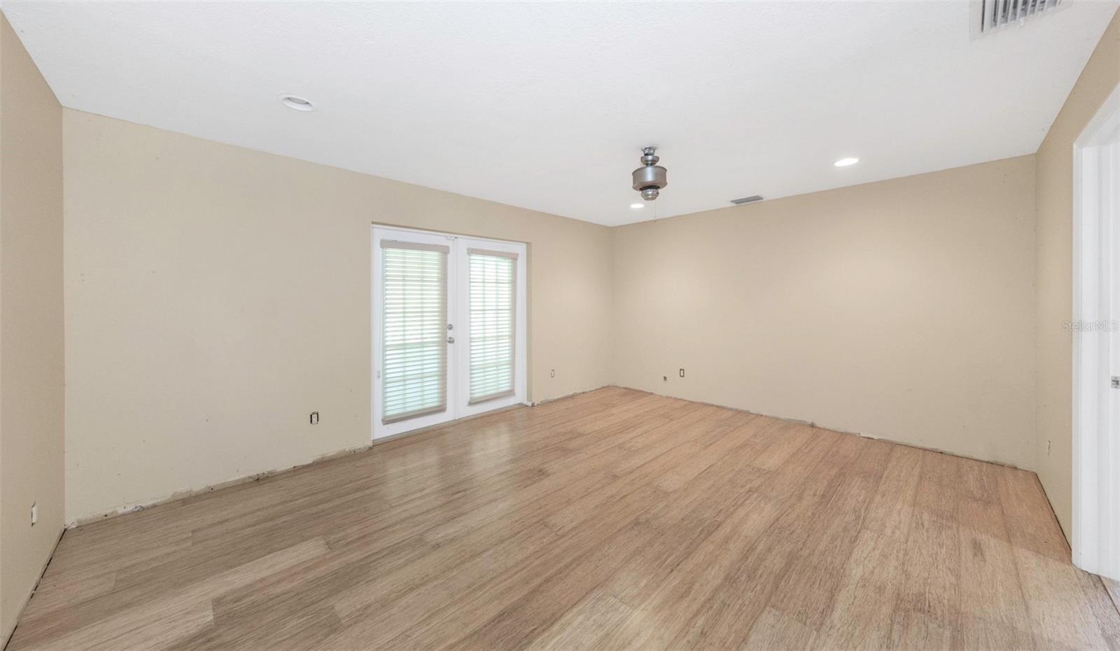 4101 WINDTREE DR — photo 11