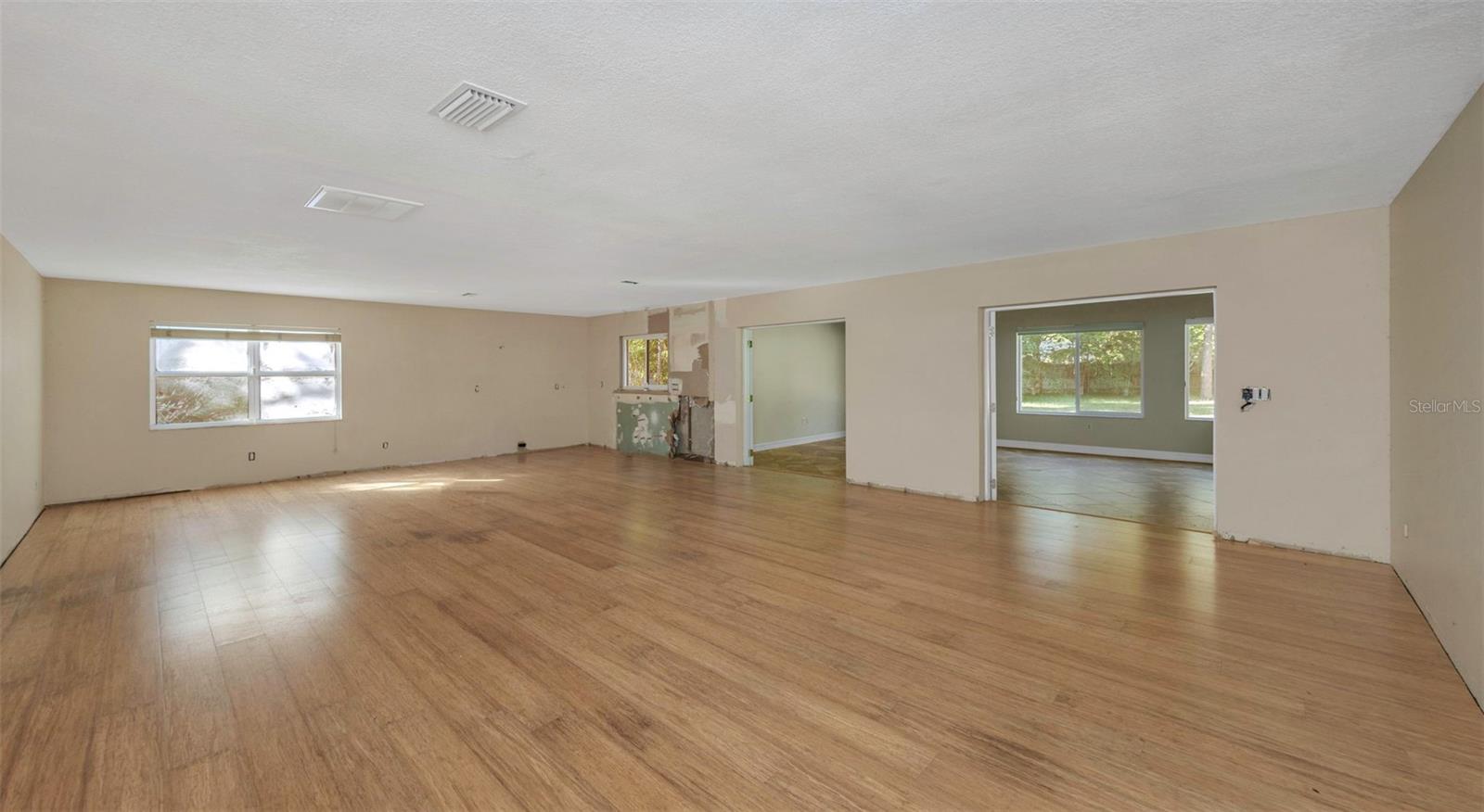 4101 WINDTREE DR — photo 7