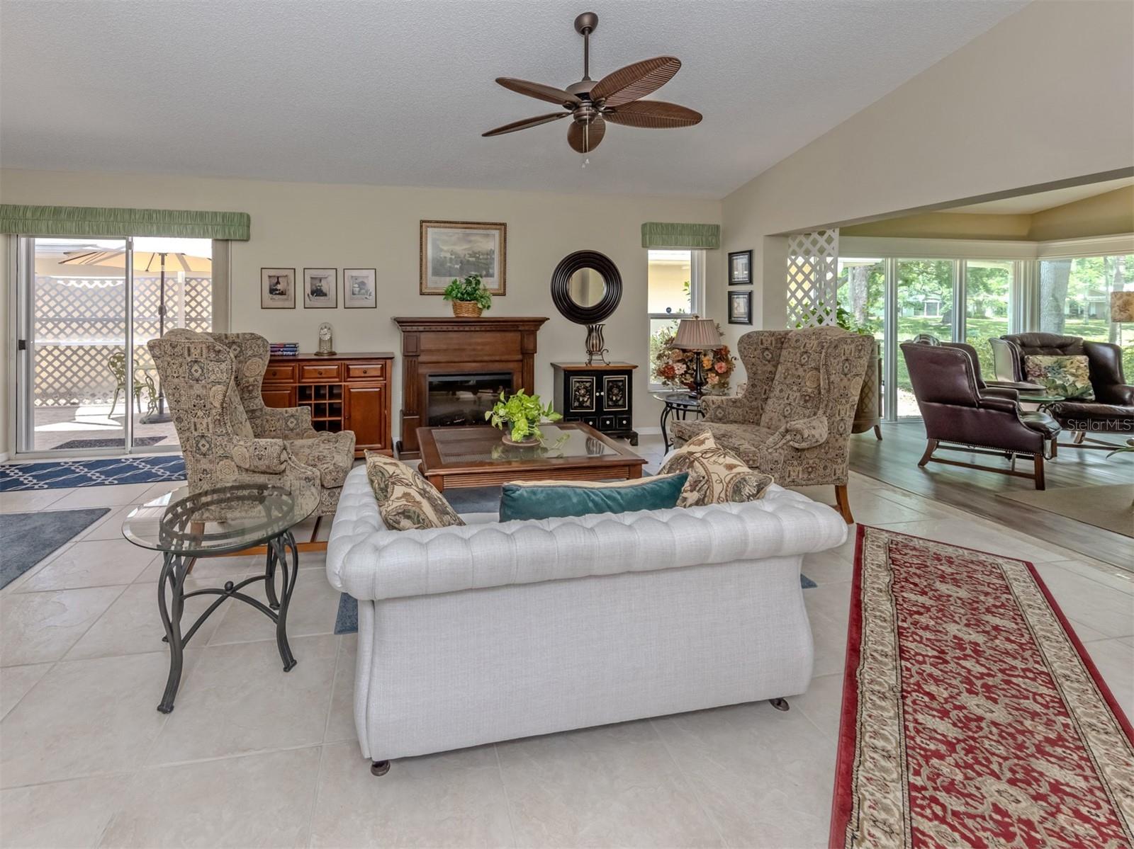 525 CLUBSIDE CIR #53 — photo 4
