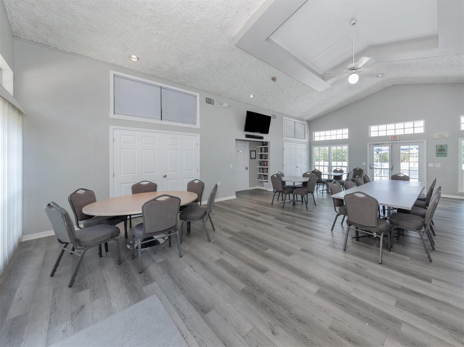 525 CLUBSIDE CIR #53 — photo 34