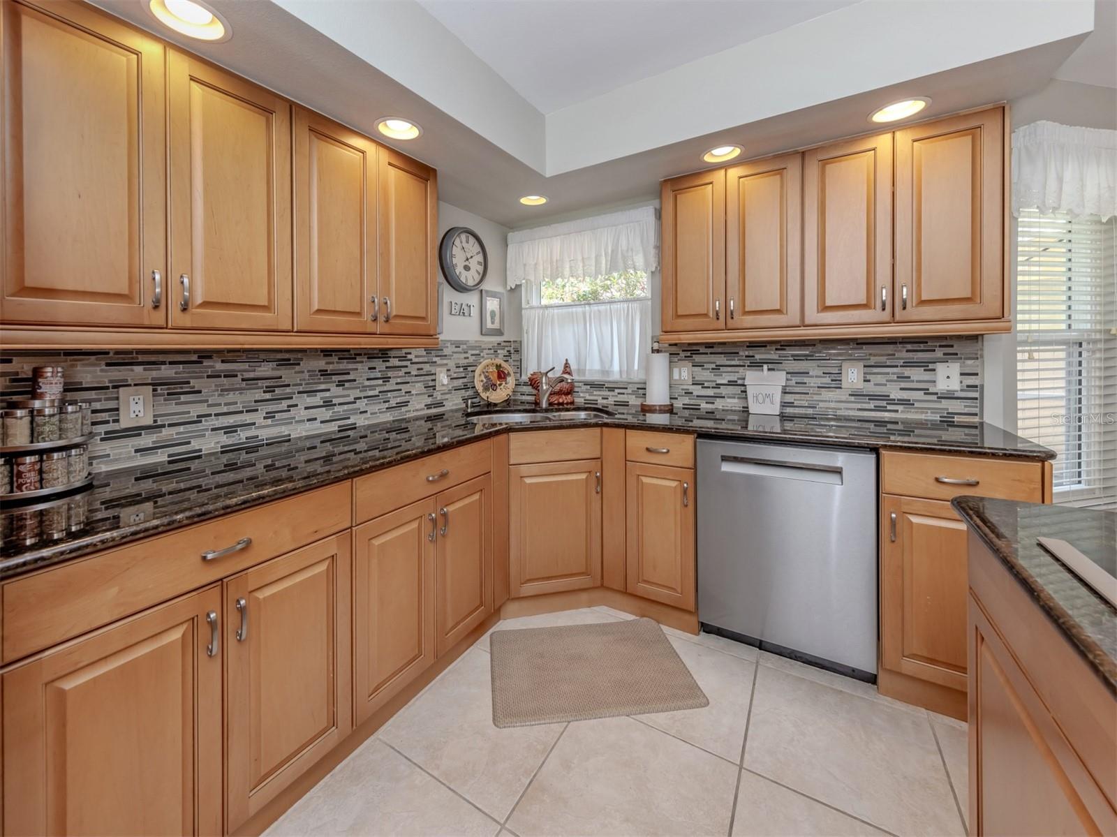 525 CLUBSIDE CIR #53 — photo 12