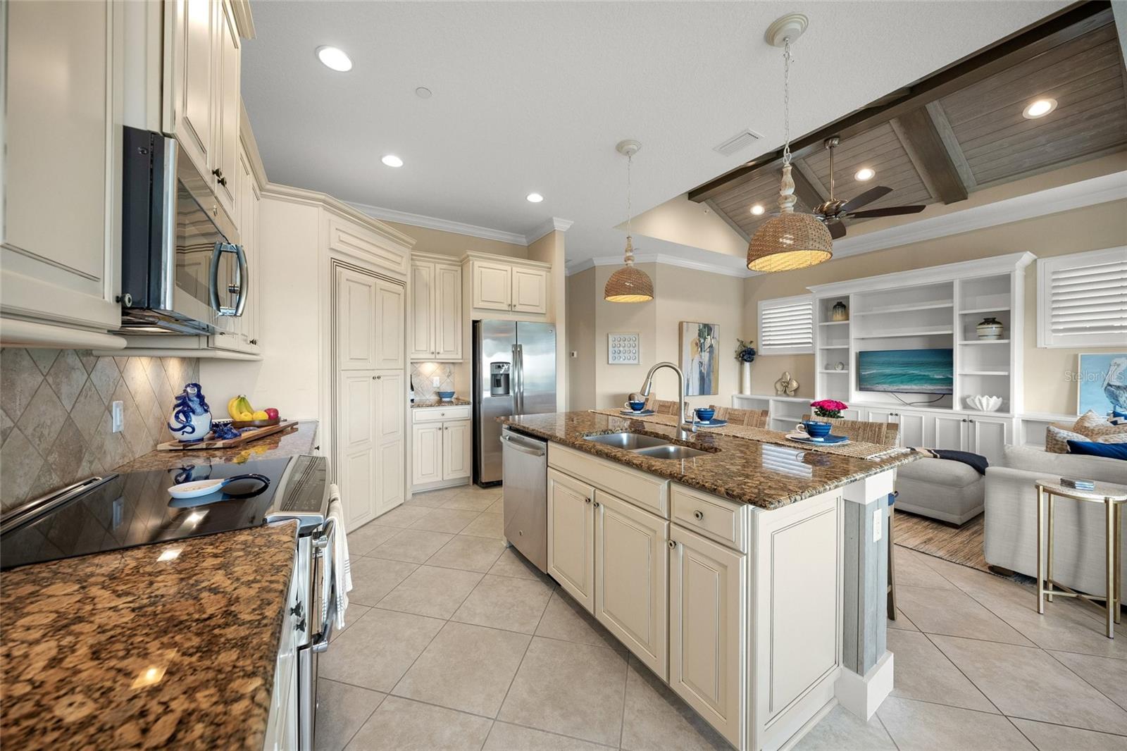 229 SAPPHIRE LAKE DR #201 — photo 9
