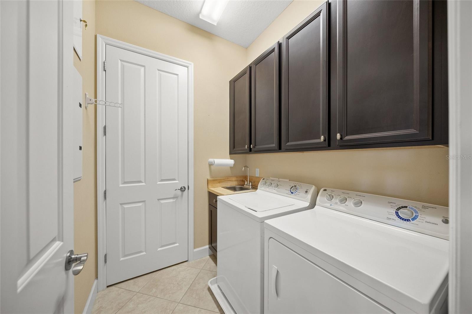 229 SAPPHIRE LAKE DR #201 — photo 24