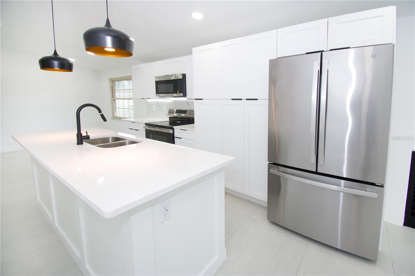 9409 LONSDALE CT — photo 6