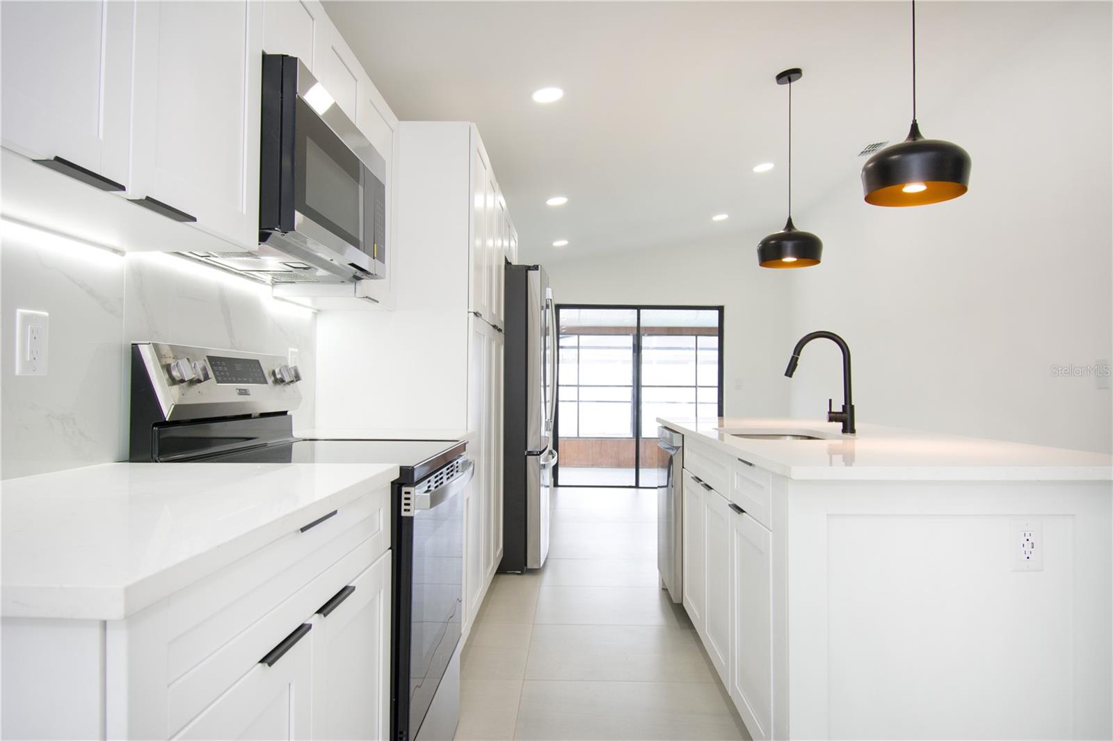 9409 LONSDALE CT — photo 4
