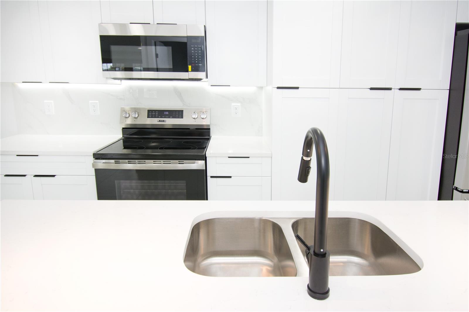 9409 LONSDALE CT — photo 5