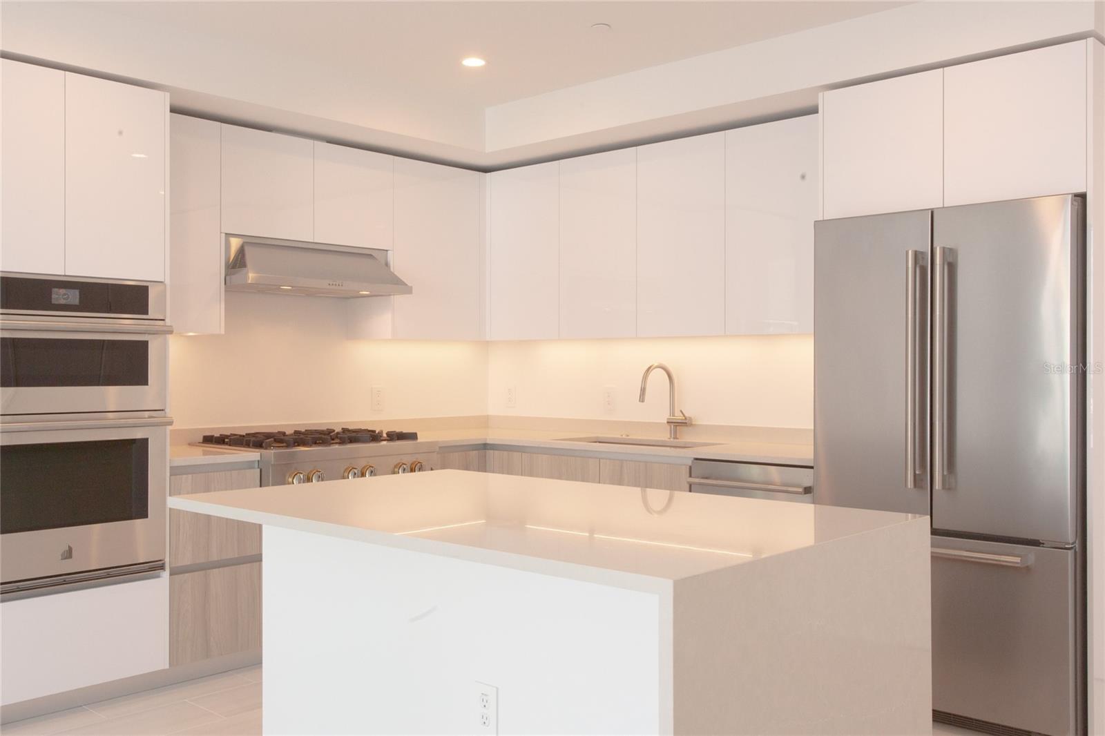 400 CENTRAL AVE #1003 — photo 8