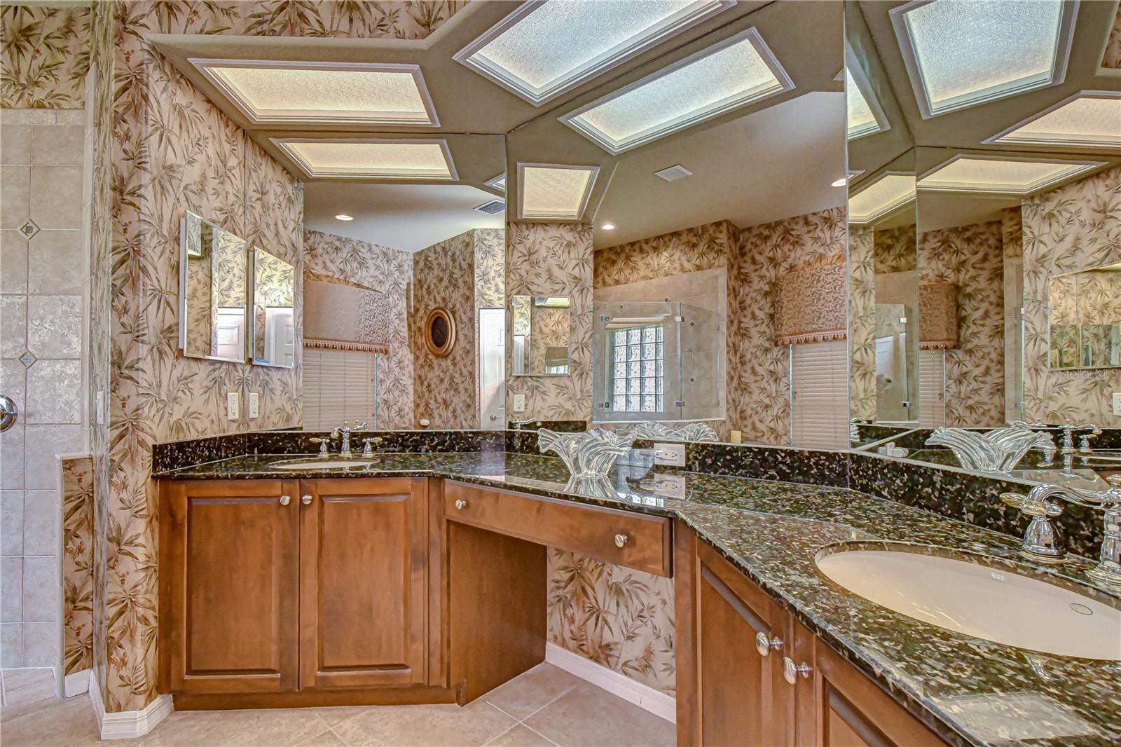 20915 LAKE VIENNA DR — photo 20