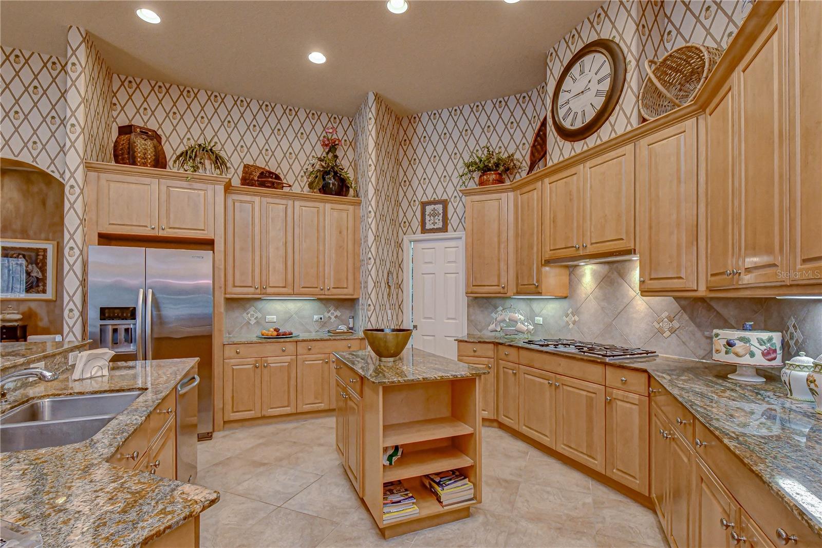 20915 LAKE VIENNA DR — photo 11