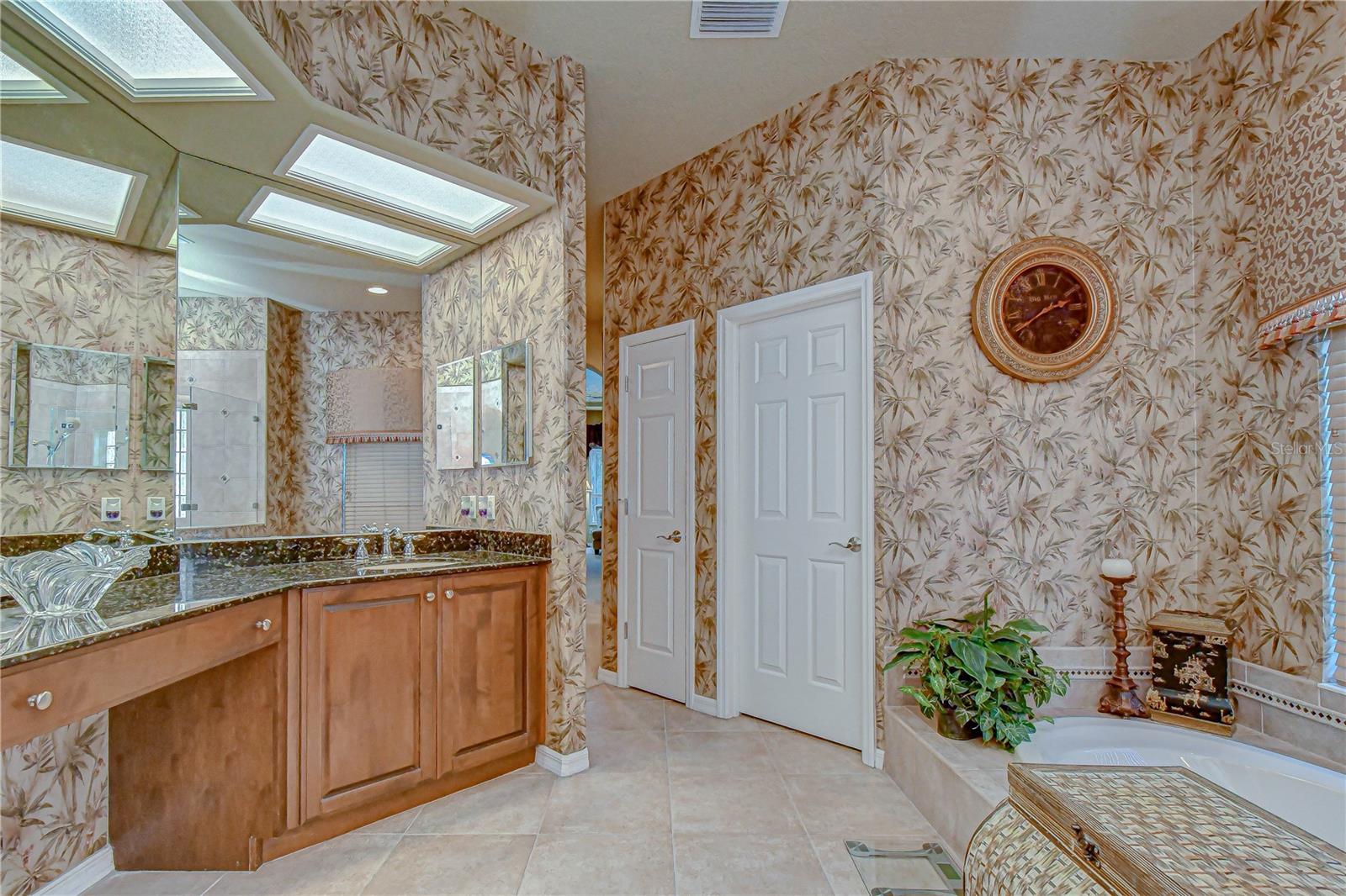 20915 LAKE VIENNA DR — photo 21