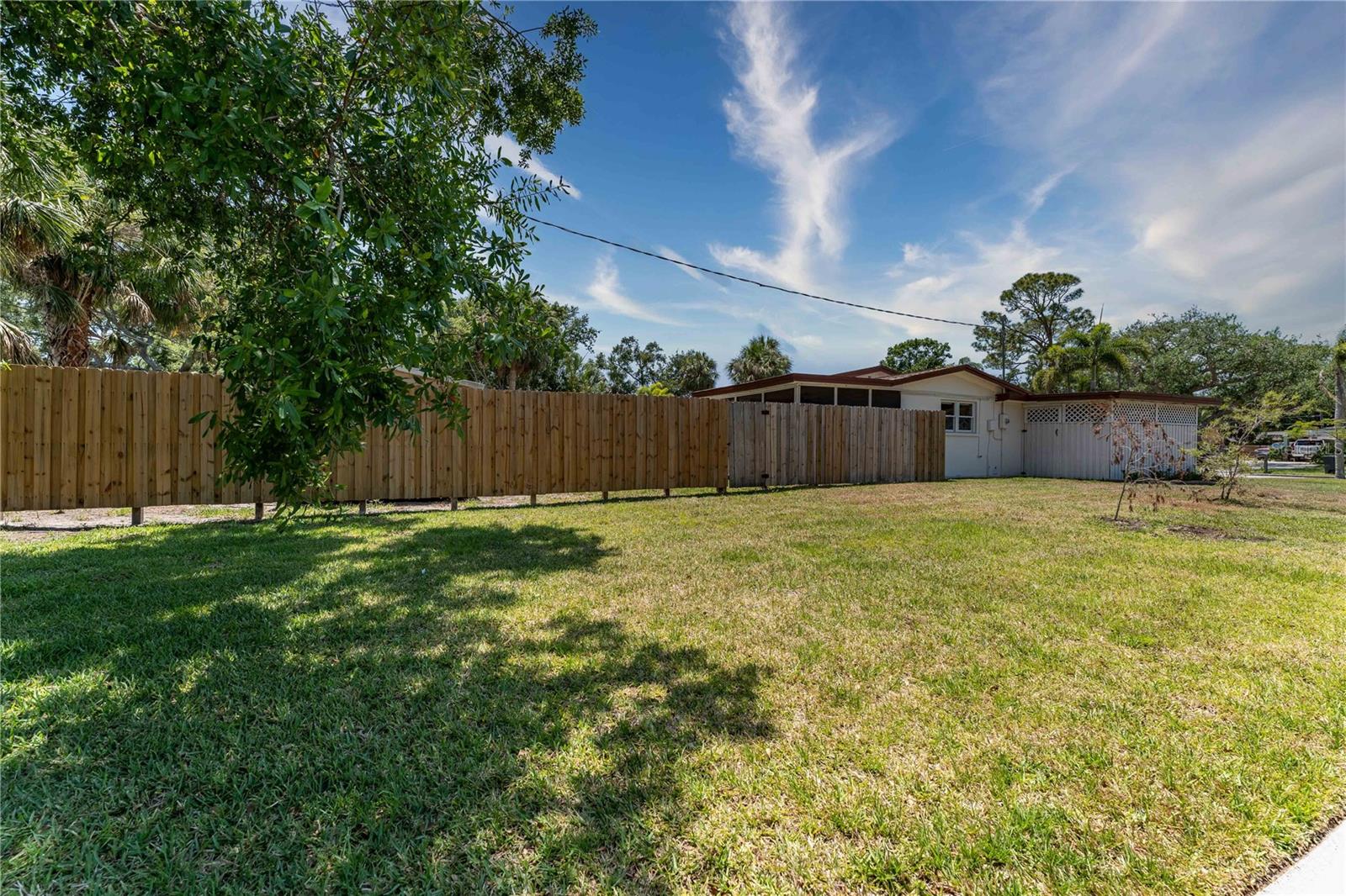 138 PEARL AVE — photo 31