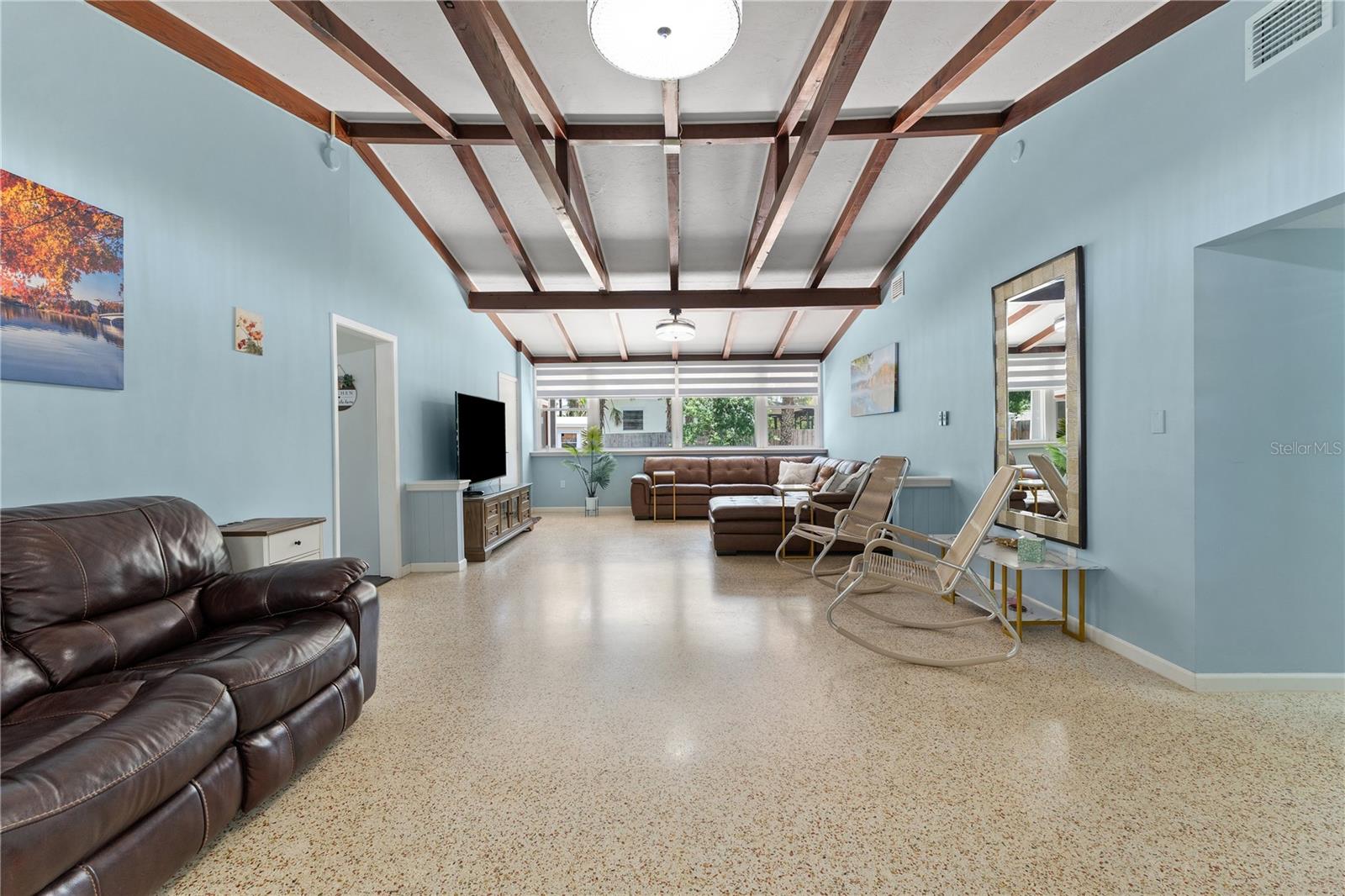 138 PEARL AVE — photo 3