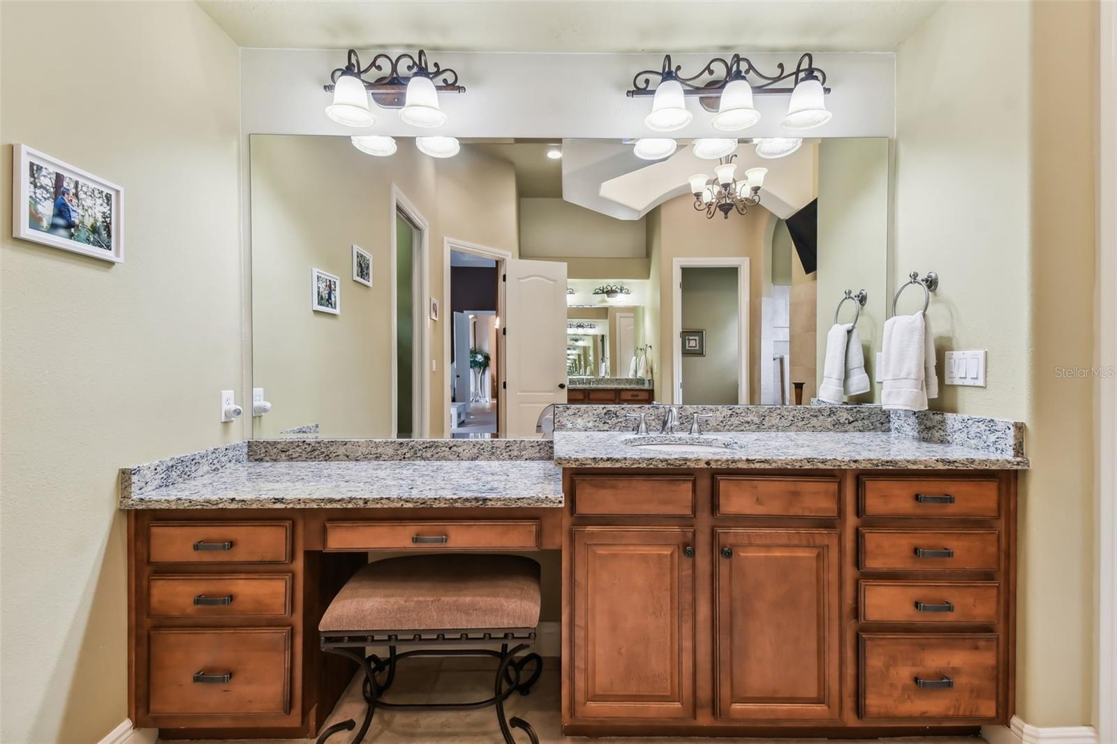 12709 MANNHURST OAK LN — photo 37