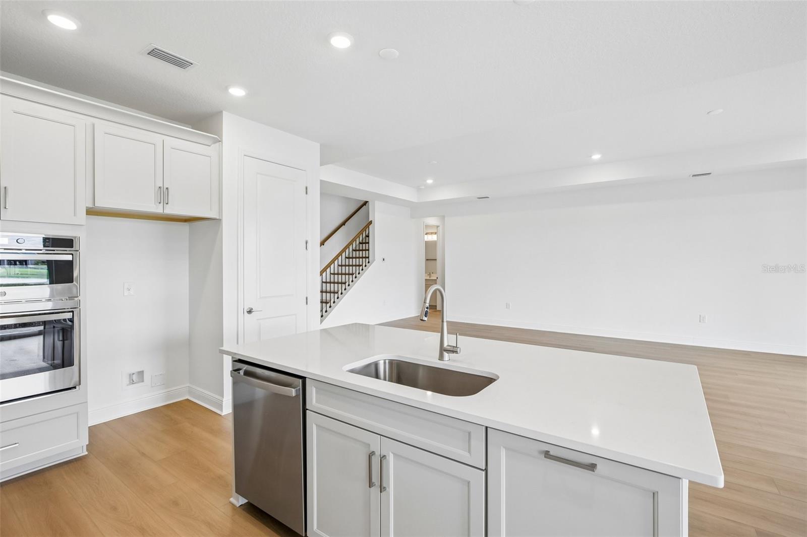 7574 HAWKSTONE DR — photo 8