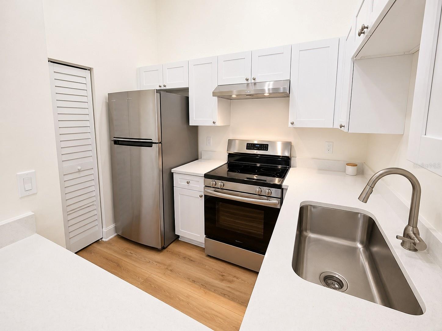 607 S WESTLAND AVE #19 — photo 11