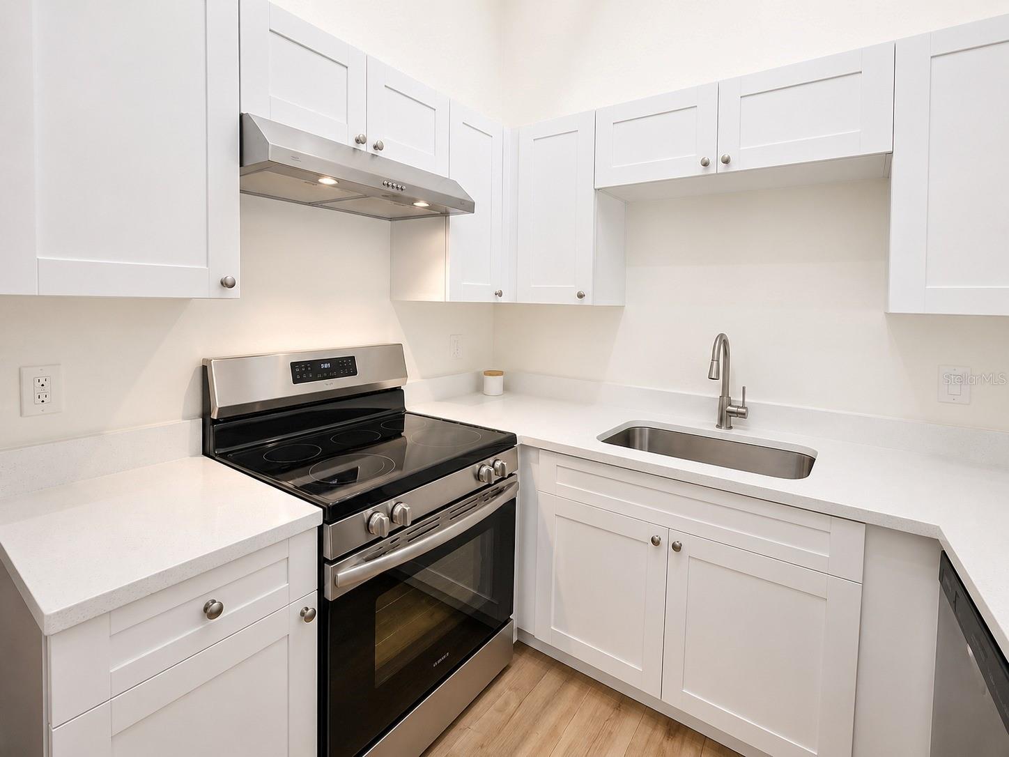 607 S WESTLAND AVE #19 — photo 10