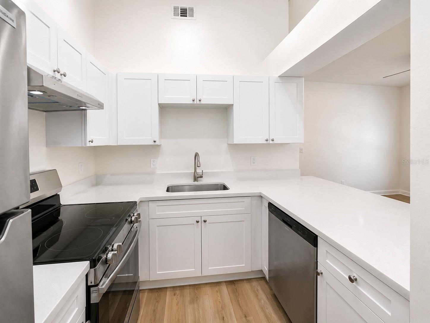 607 S WESTLAND AVE #19 — photo 6