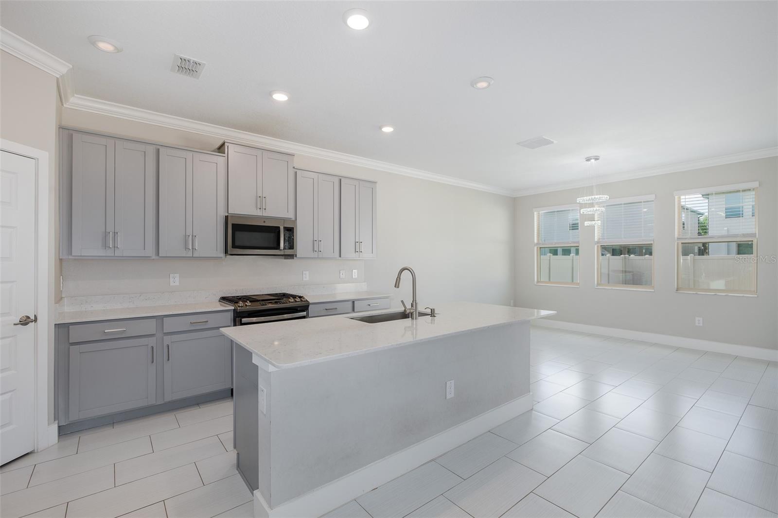 8598 CAMPUS WOODS WAY — photo 12