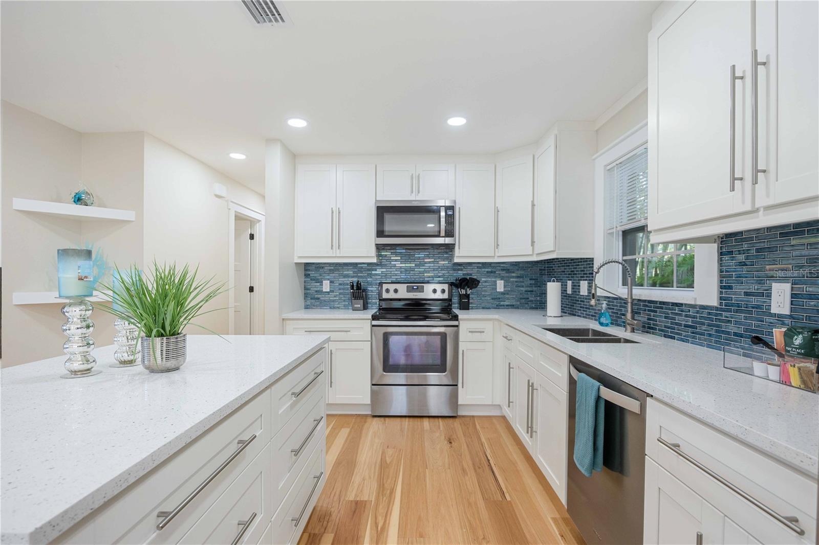 2205 FLOYD ST — photo 10