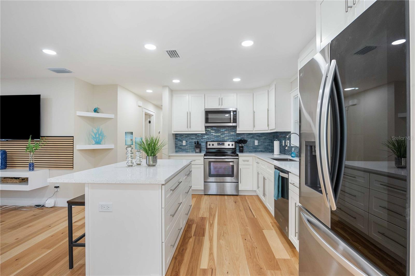 2205 FLOYD ST — photo 9