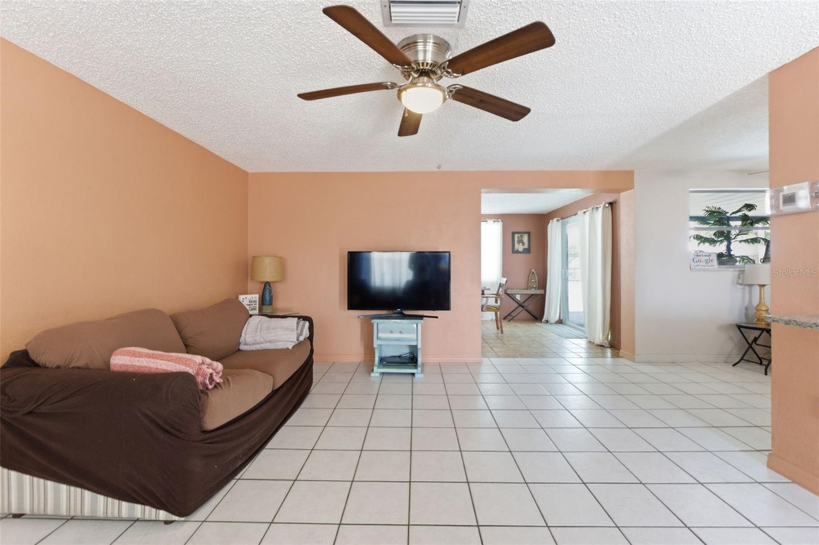 8829 EILEEN DR — photo 3