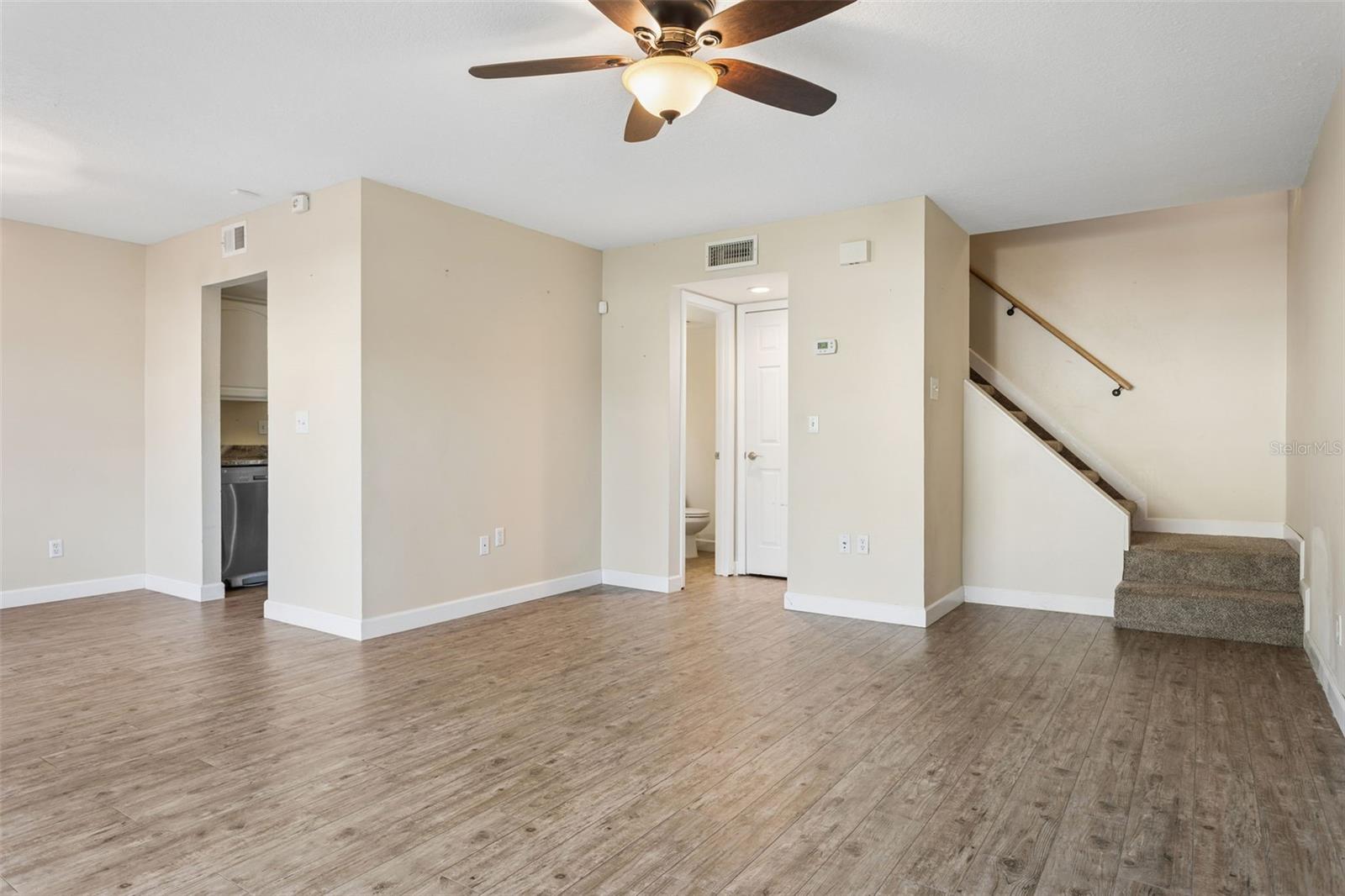 6341 TREETOP CIR #6341 — photo 4