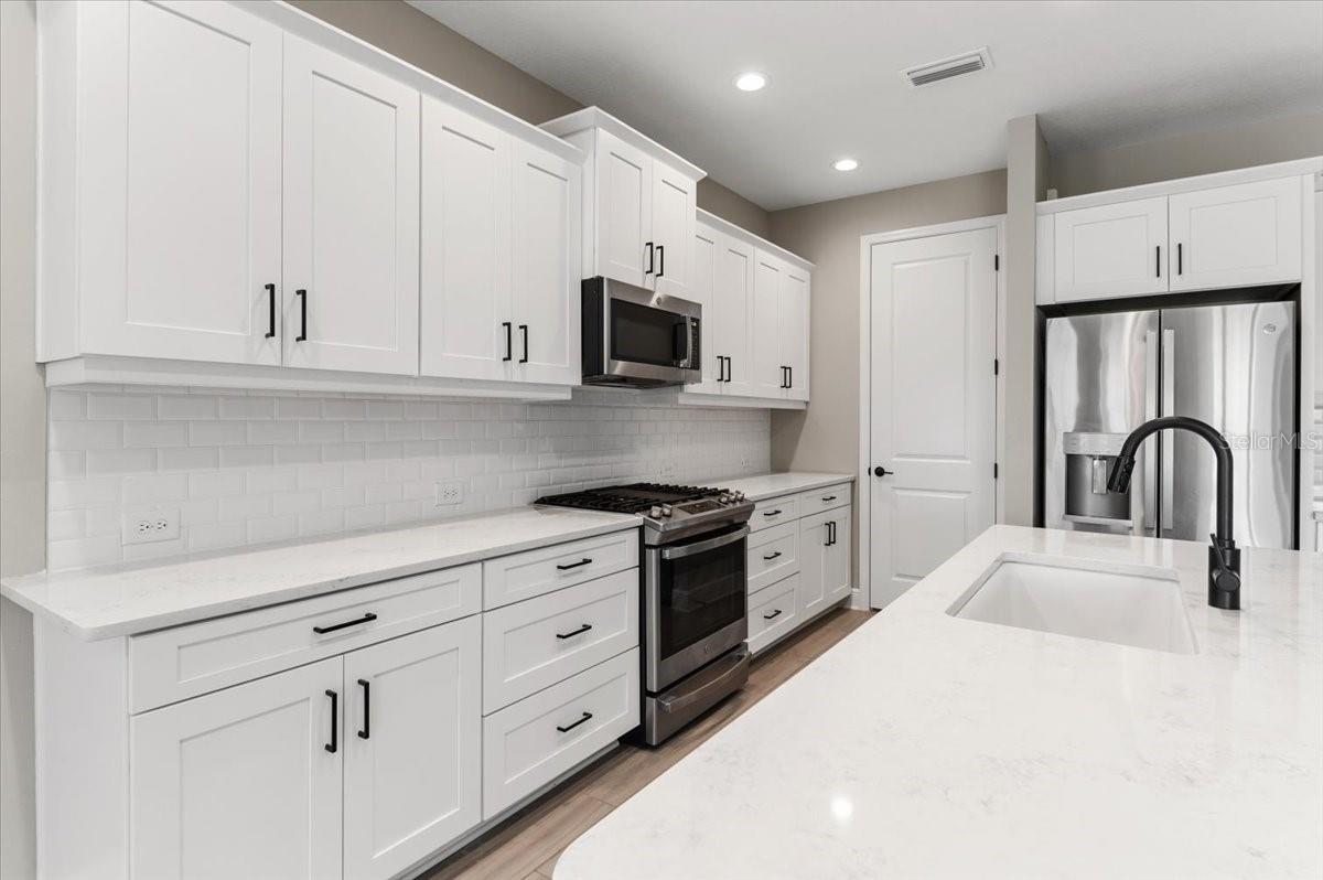 10214 CRYSTAL ISLES CIR — photo 11