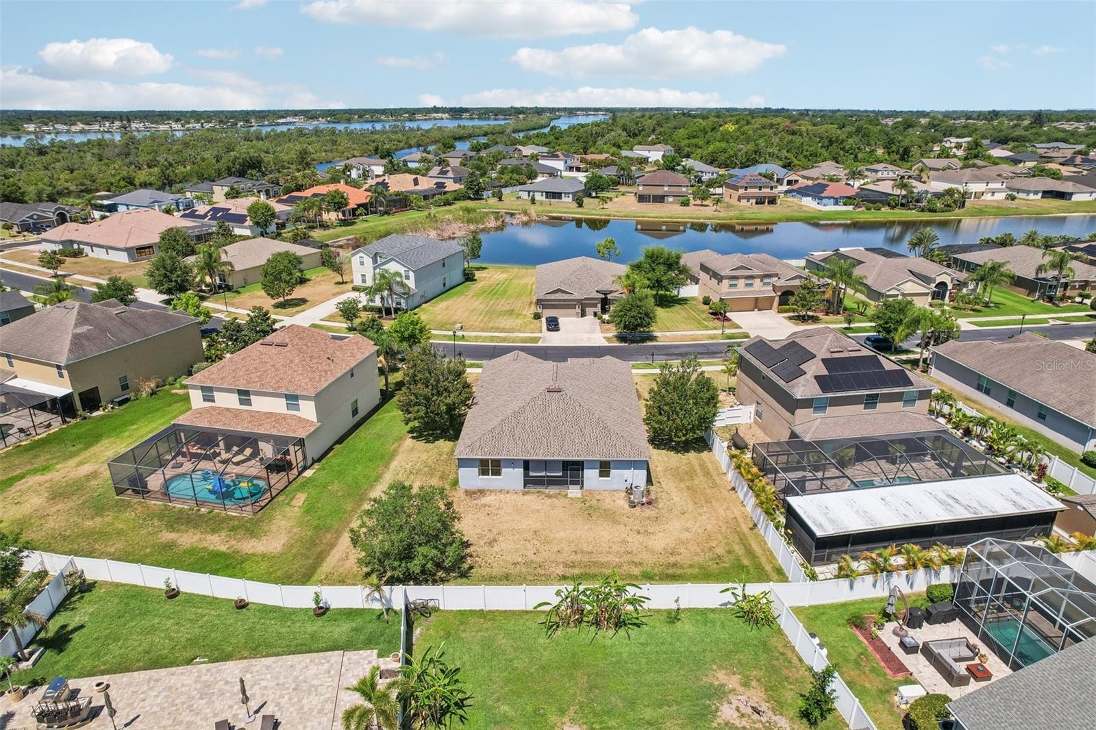 2426 CUMBERLAND CLIFF DR — photo 36