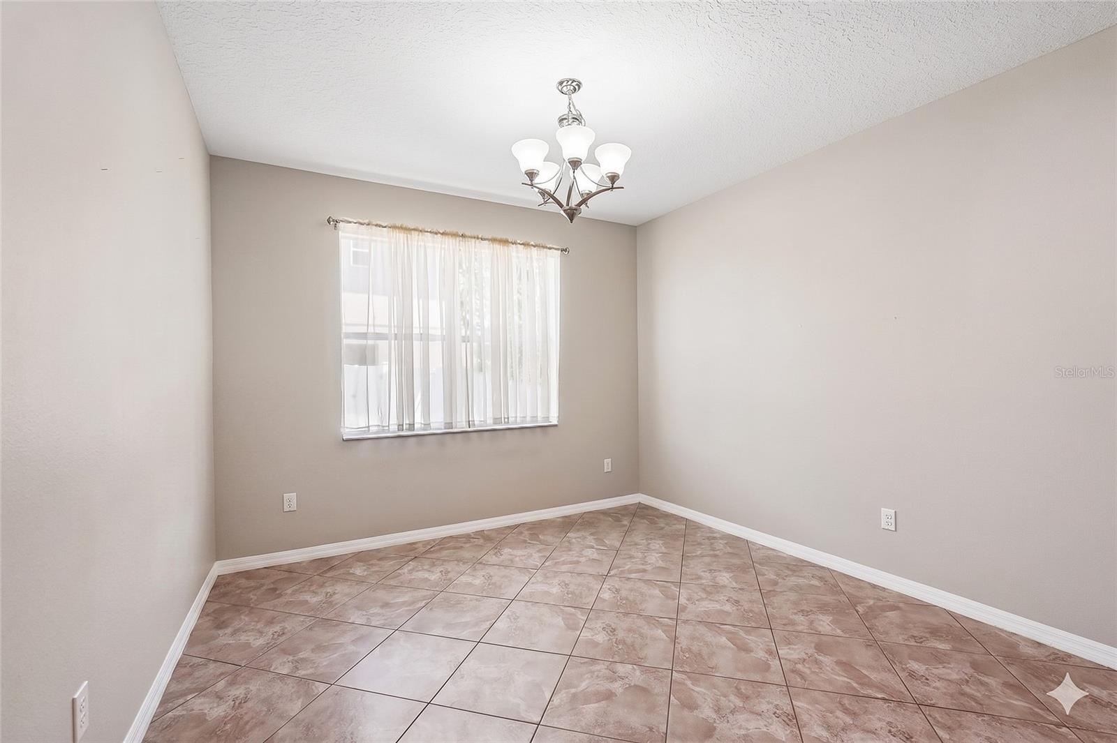 2426 CUMBERLAND CLIFF DR — photo 3
