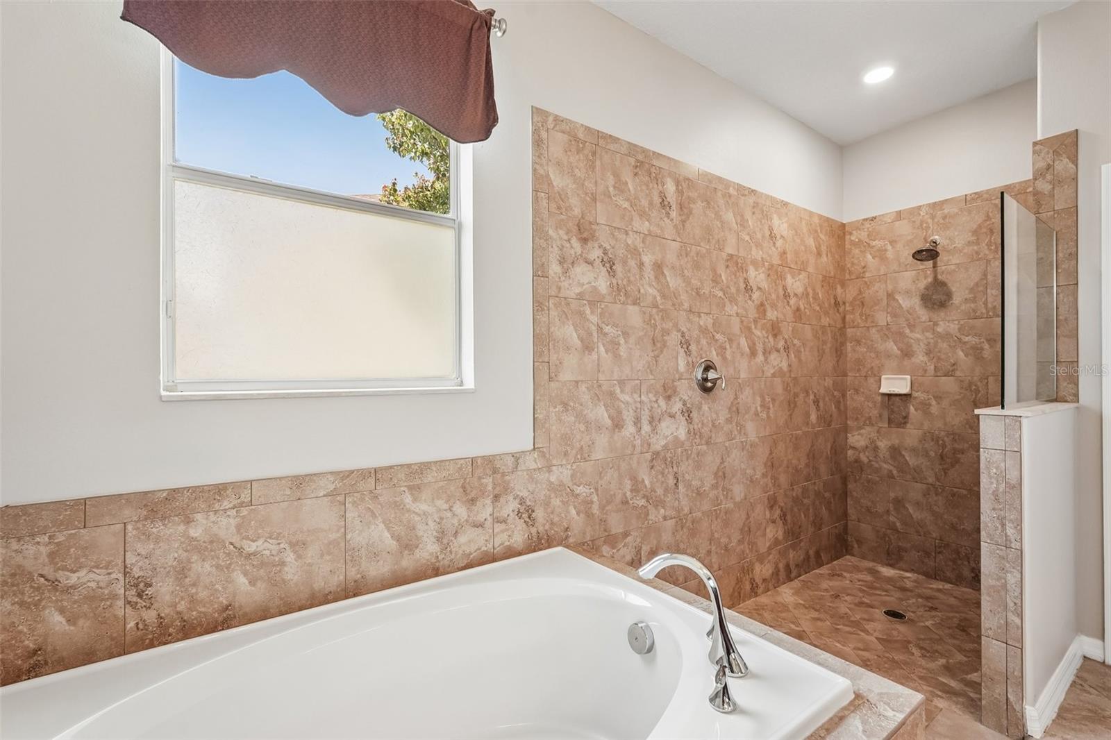 2426 CUMBERLAND CLIFF DR — photo 18