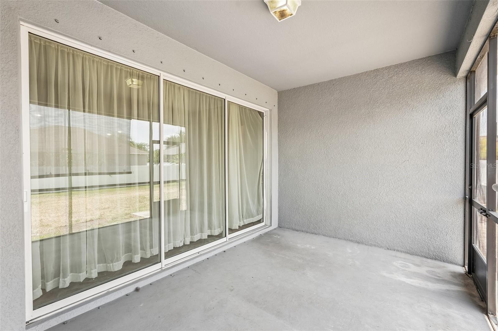 2426 CUMBERLAND CLIFF DR — photo 32